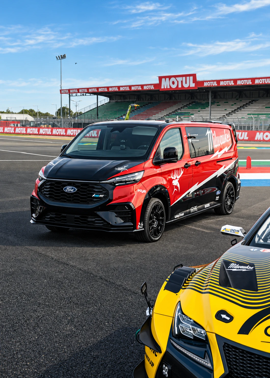 Ford Transit Custom Milwaukee aménagé par ForVan, exposé sur le circuit des 24 Heures du Mans
